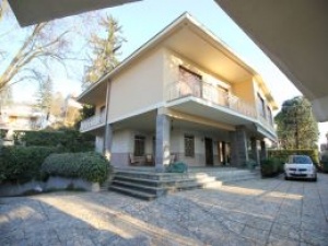 T102-MAESTOSA VILLA MONCALIERI