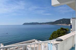 A175-ATTICO FRONTE MARE PASSEGGIATA CADORNA ALASSIO