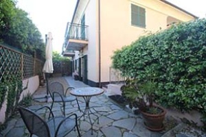 A-189 LOANO CON GIARDINO E BOX