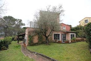 GARLENDA VILLA CON GIARDINO